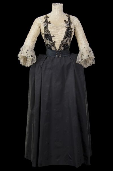 Les Fausses confidences 1996 (titre d'usage) (Rôle : Araminte) (Acte : acte I) D-CF-2038L costume de scène ; robe